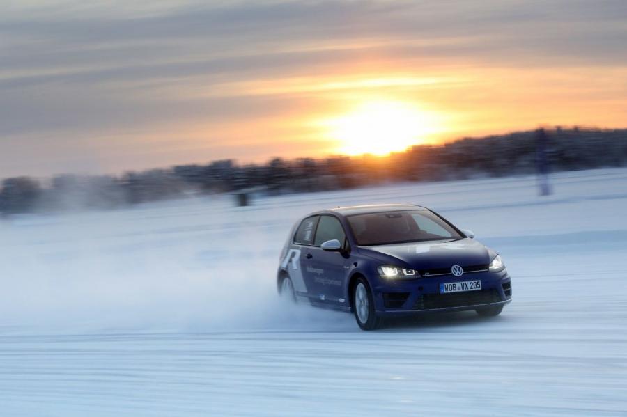  Volkswagen Golf R 5-Door 2013 года  (фото 56 из 100)
